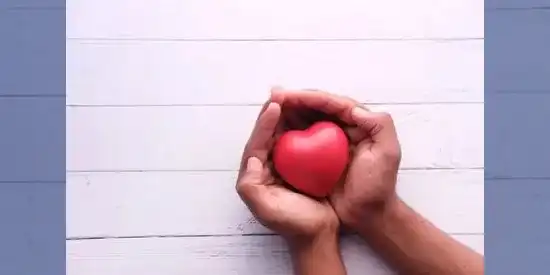 Si deux donations sont dressées et présentées le même jour à l'enregistrement : à quel acte s'applique l'abattement g énéral en ligne directe ?